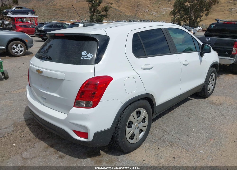 2018 CHEVROLET TRAX LS VIN: KL7CJKSB1JB559970