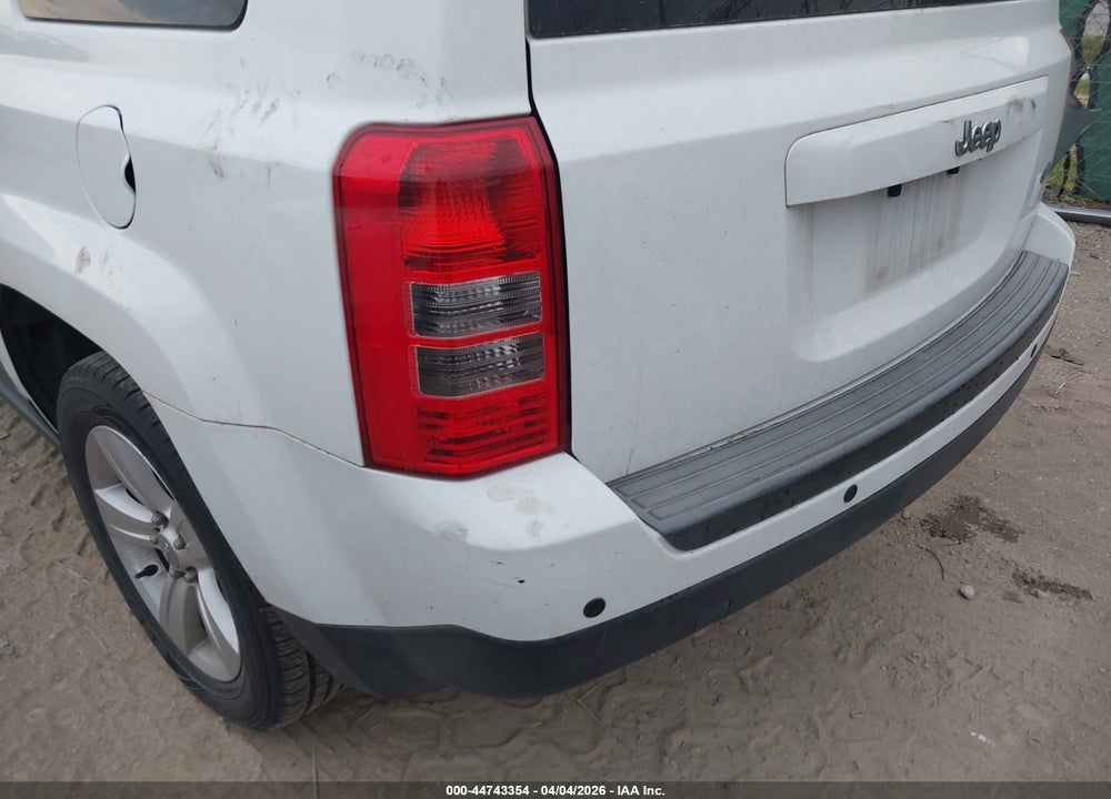 2014 JEEP PATRIOT LATITUDE VIN: 1C4NJPFA2ED576233