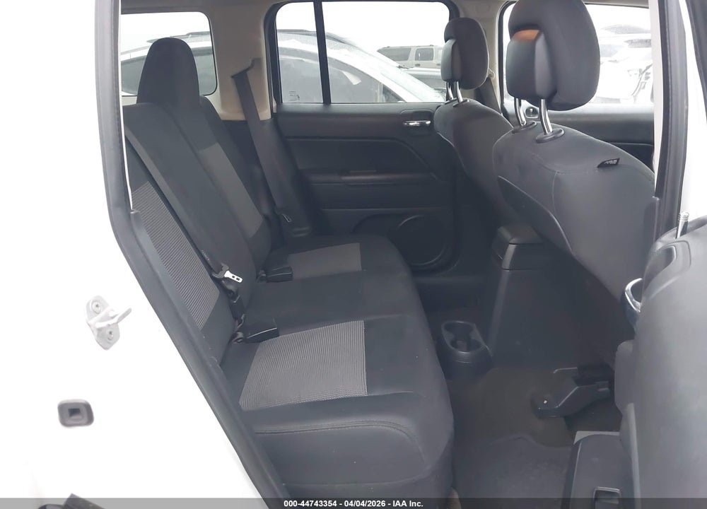 2014 JEEP PATRIOT LATITUDE VIN: 1C4NJPFA2ED576233
