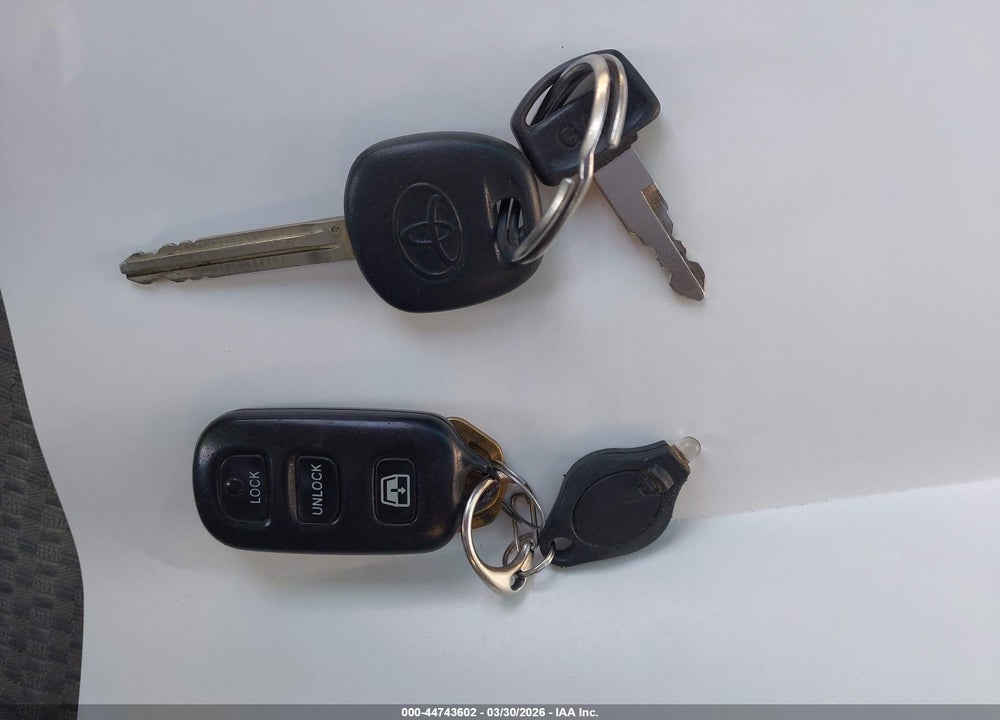 2004 TOYOTA 4RUNNER SR5 V6 VIN: JTEBU14R448028379