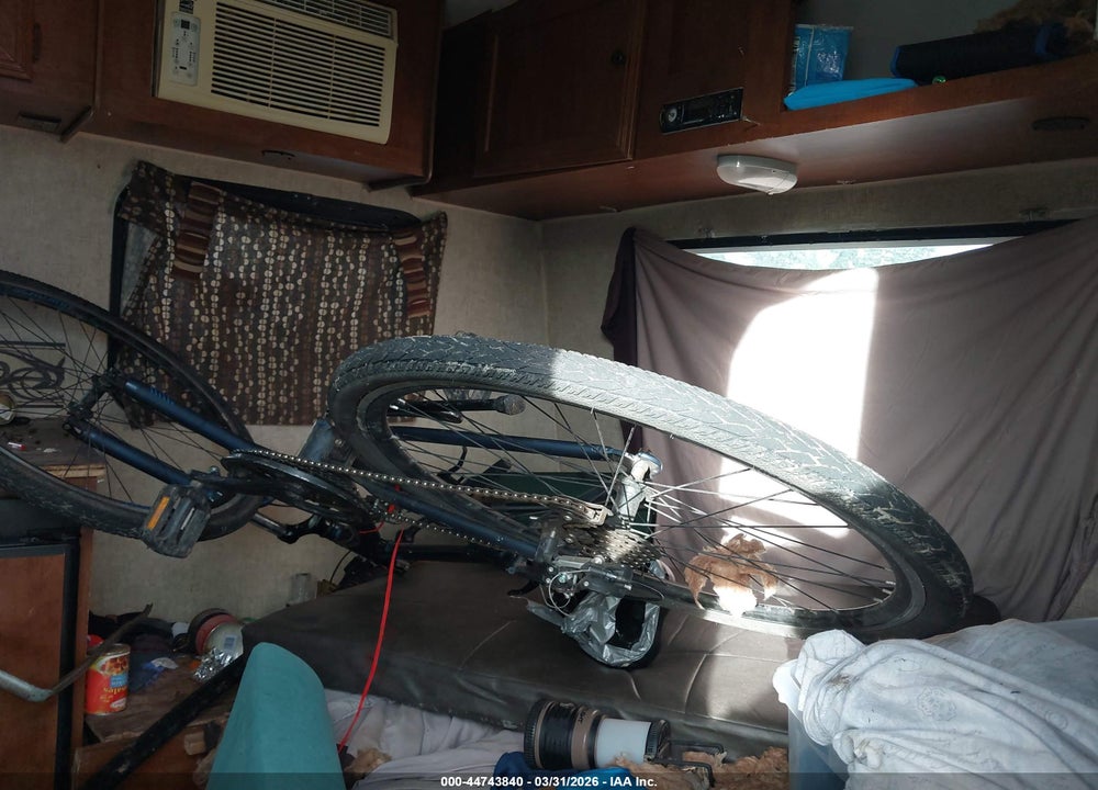 2015 VENTURE SPREE VIN: 4EZTA1611F4033850