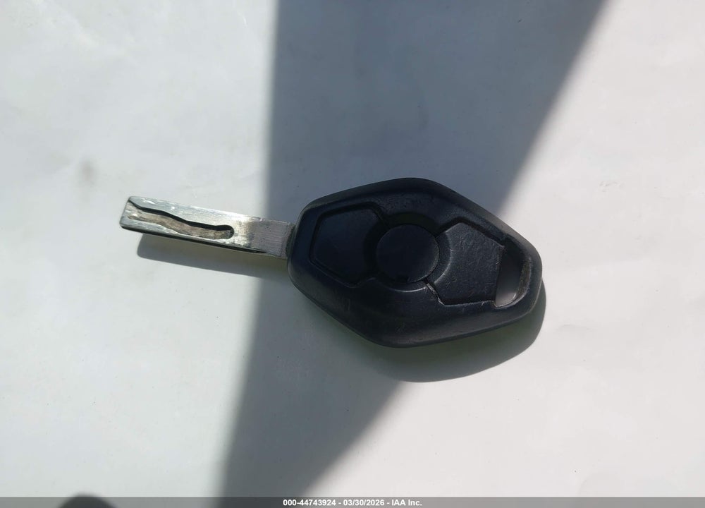 2005 BMW Z4 3.0I VIN: 4USBT53575LT27838