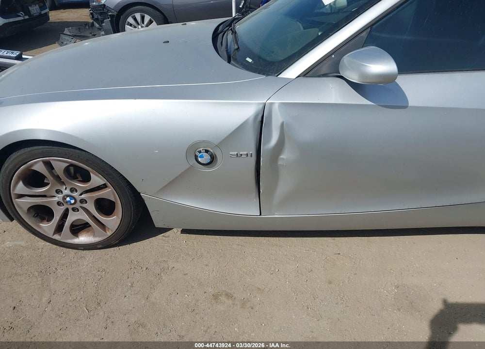 2005 BMW Z4 3.0I VIN: 4USBT53575LT27838