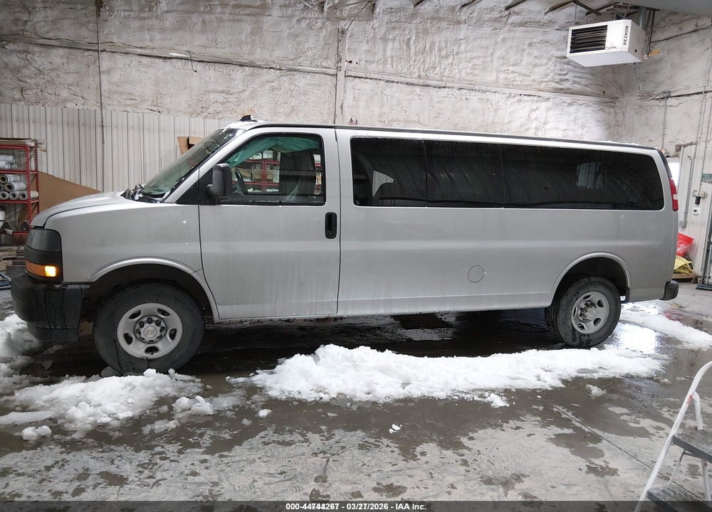2023 CHEVROLET EXPRESS PASSENGER RWD 3500 EXTENDED WHEELBASE LS VIN: 1GAZGNFP4P1105982