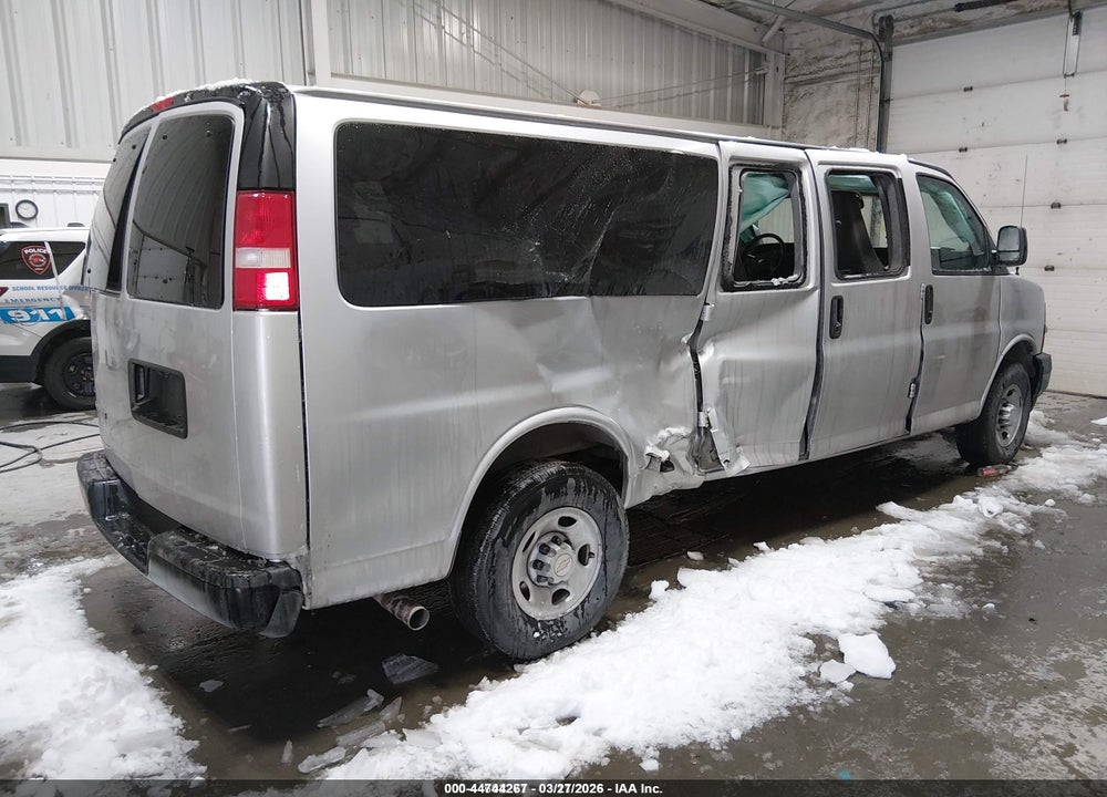 2023 CHEVROLET EXPRESS PASSENGER RWD 3500 EXTENDED WHEELBASE LS VIN: 1GAZGNFP4P1105982