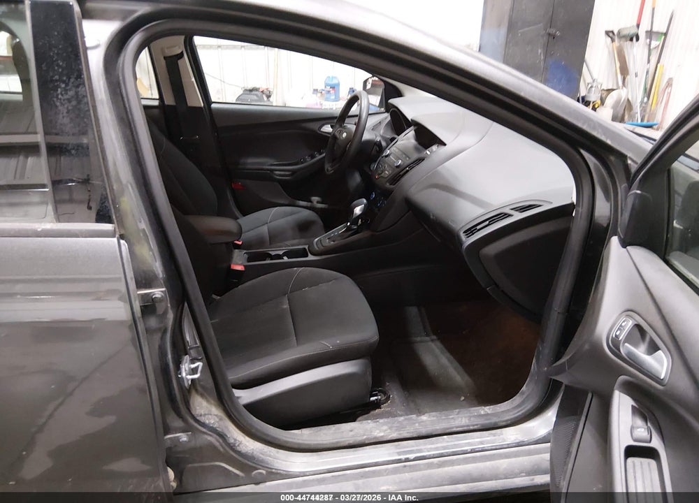 2018 FORD FOCUS SE VIN: 1FADP3K20JL329106