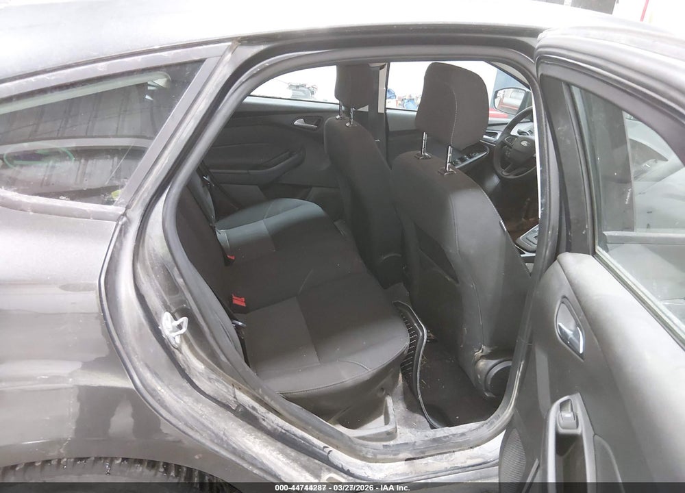 2018 FORD FOCUS SE VIN: 1FADP3K20JL329106