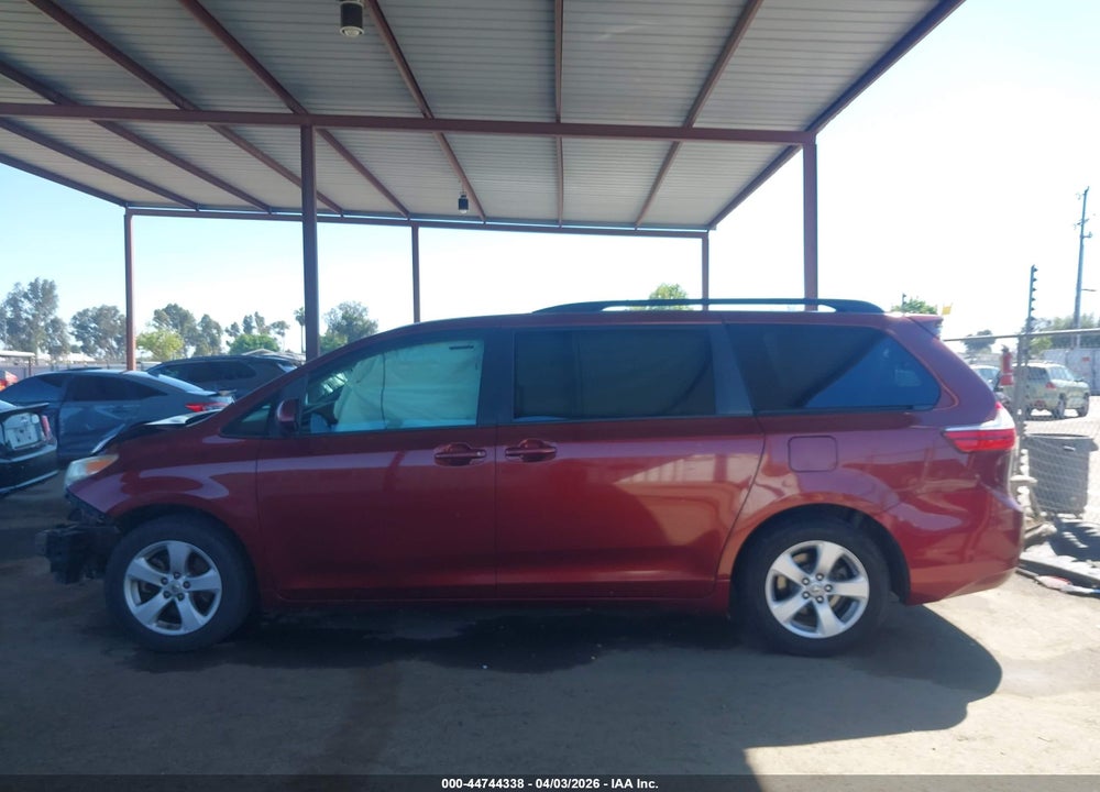 2017 TOYOTA SIENNA LE 8 PASSENGER VIN: 5TDKZ3DC5HS804758