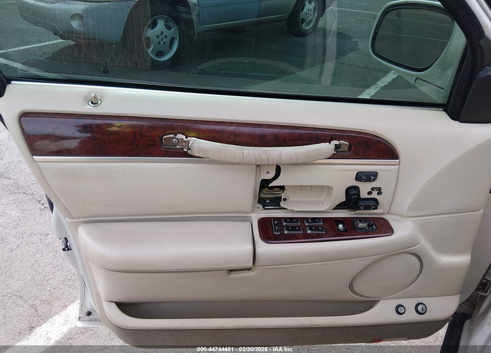 2004 LINCOLN TOWN CAR ULTIMATE VIN: 1LNHM83W64Y601955
