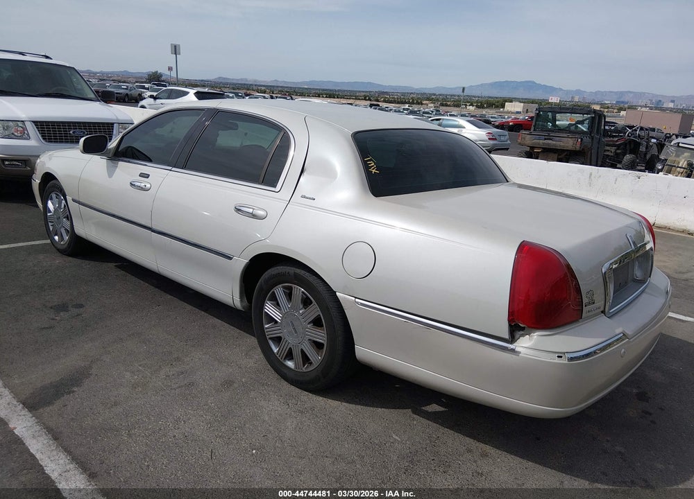 2004 LINCOLN TOWN CAR ULTIMATE VIN: 1LNHM83W64Y601955