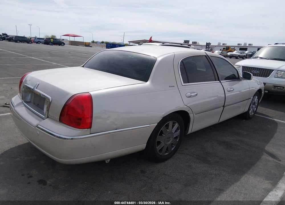 2004 LINCOLN TOWN CAR ULTIMATE VIN: 1LNHM83W64Y601955