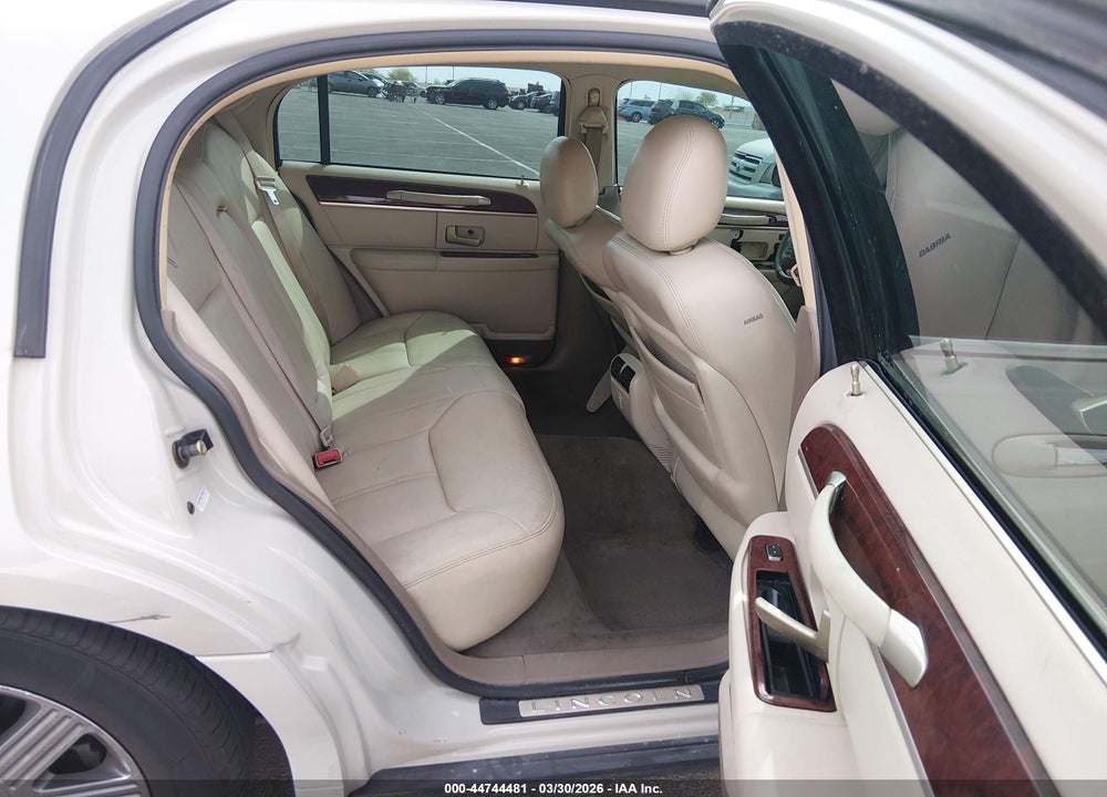 2004 LINCOLN TOWN CAR ULTIMATE VIN: 1LNHM83W64Y601955
