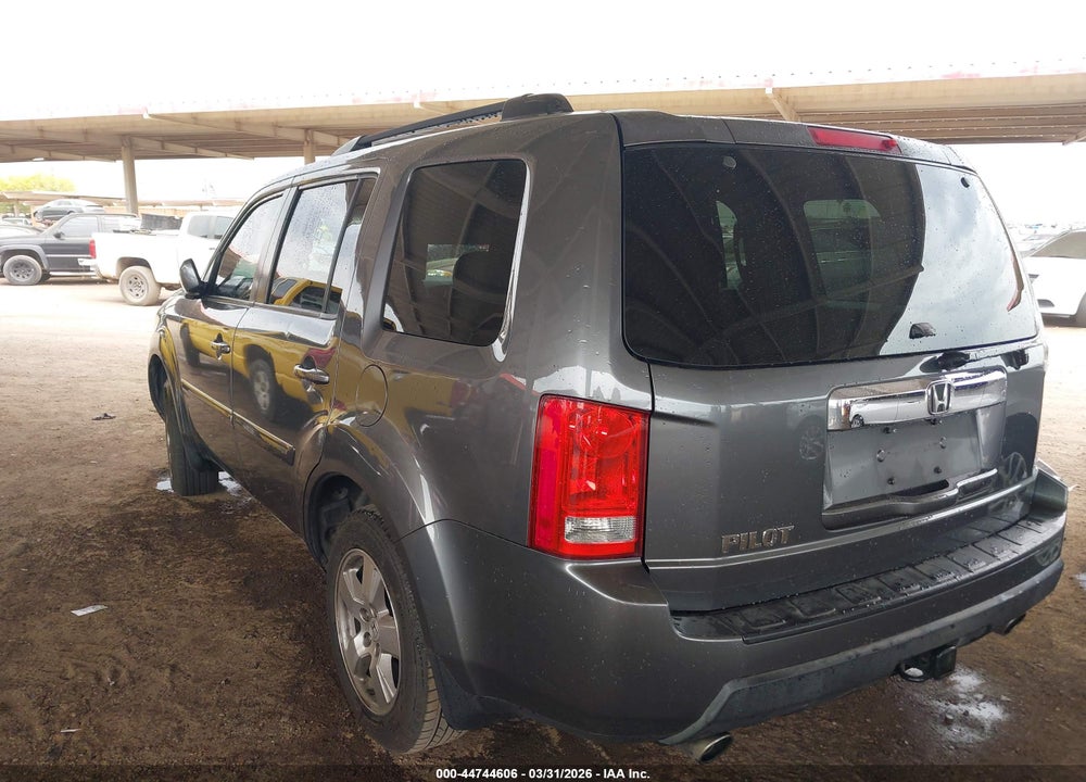 2011 HONDA PILOT EX-L VIN: 5FNYF3H50BB014231