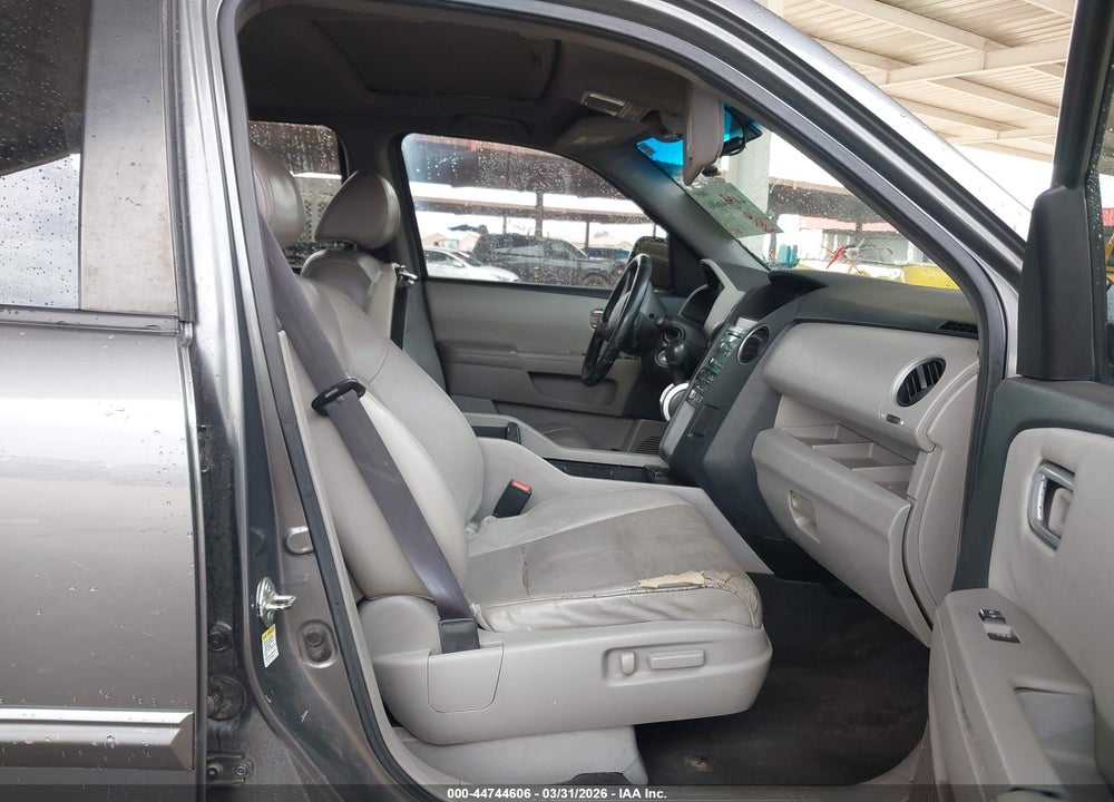 2011 HONDA PILOT EX-L VIN: 5FNYF3H50BB014231