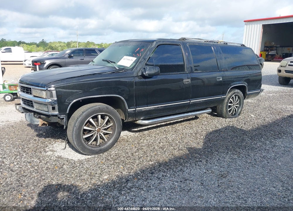 1995 CHEVROLET SUBURBAN C1500 VIN: 1GNEC16KXSJ360361