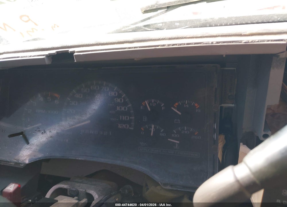 1995 CHEVROLET SUBURBAN C1500 VIN: 1GNEC16KXSJ360361