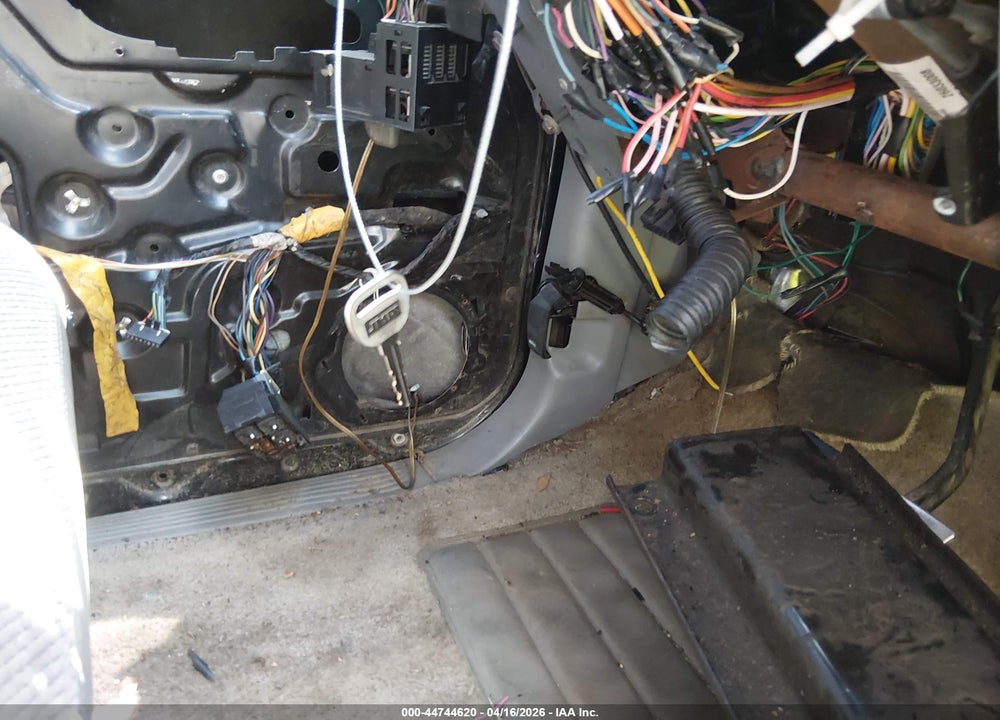 1995 CHEVROLET SUBURBAN C1500 VIN: 1GNEC16KXSJ360361