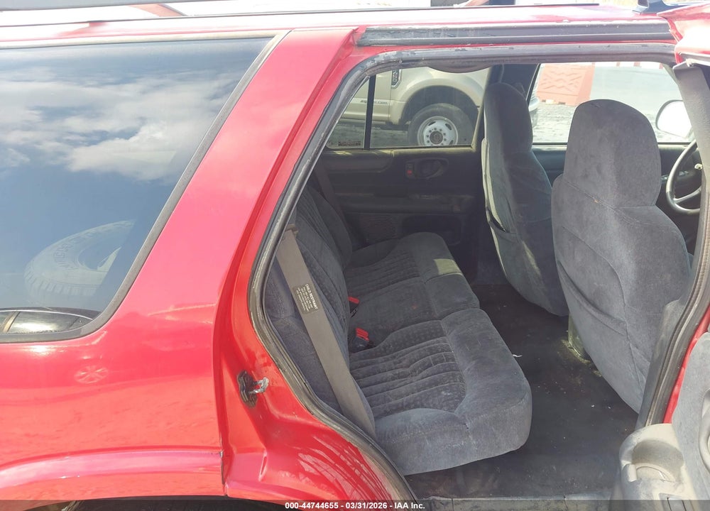 2000 CHEVROLET BLAZER VIN: 1GNDT13W8Y2401897
