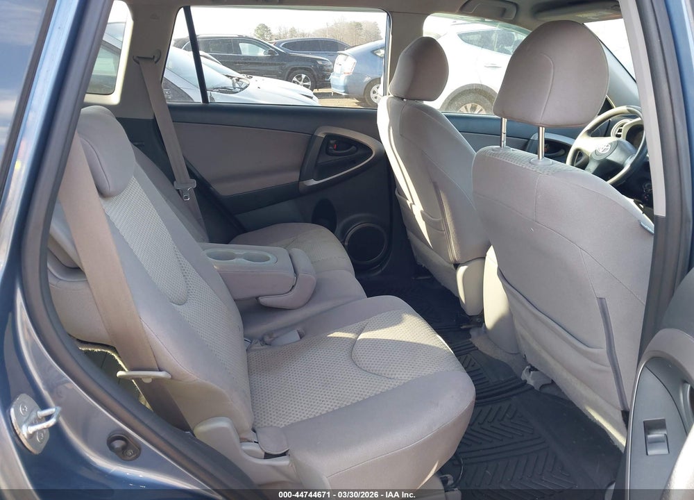 2007 TOYOTA RAV4 VIN: JTMBD33V076044660