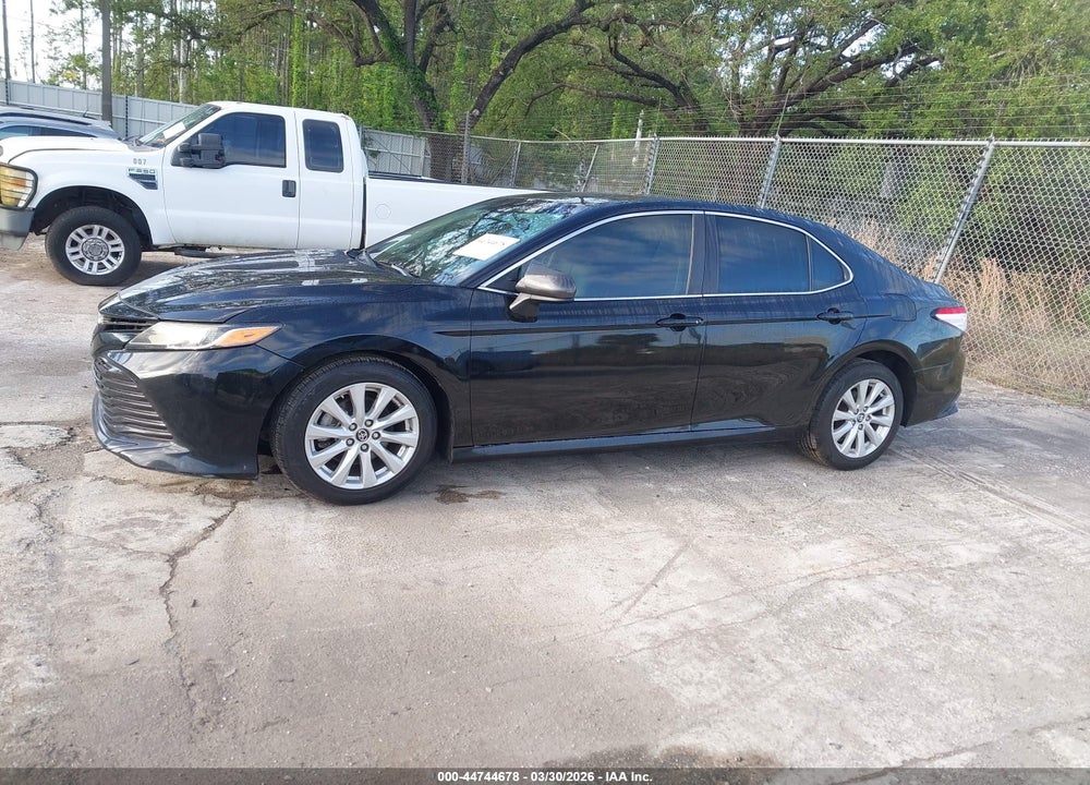 2019 TOYOTA CAMRY LE VIN: 4T1B11HK0KU734288