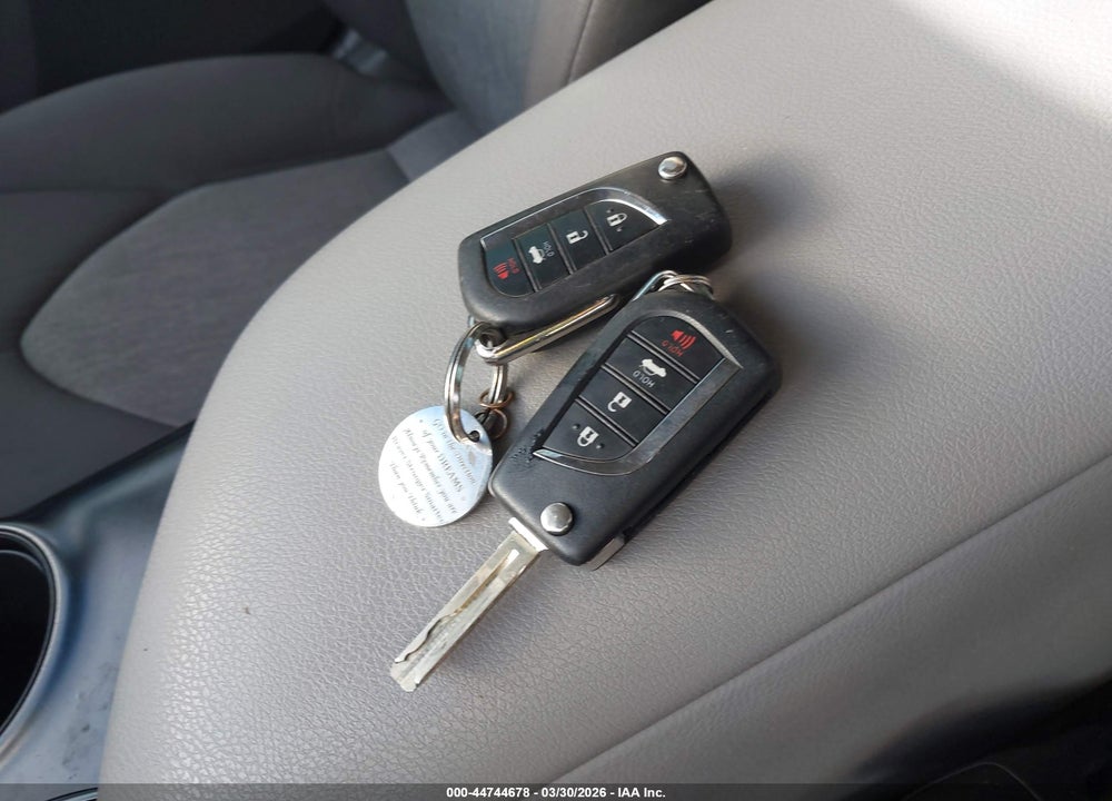 2019 TOYOTA CAMRY LE VIN: 4T1B11HK0KU734288