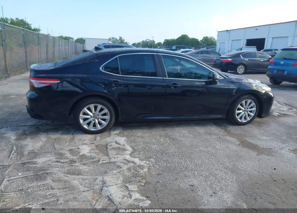 2019 TOYOTA CAMRY LE VIN: 4T1B11HK0KU734288