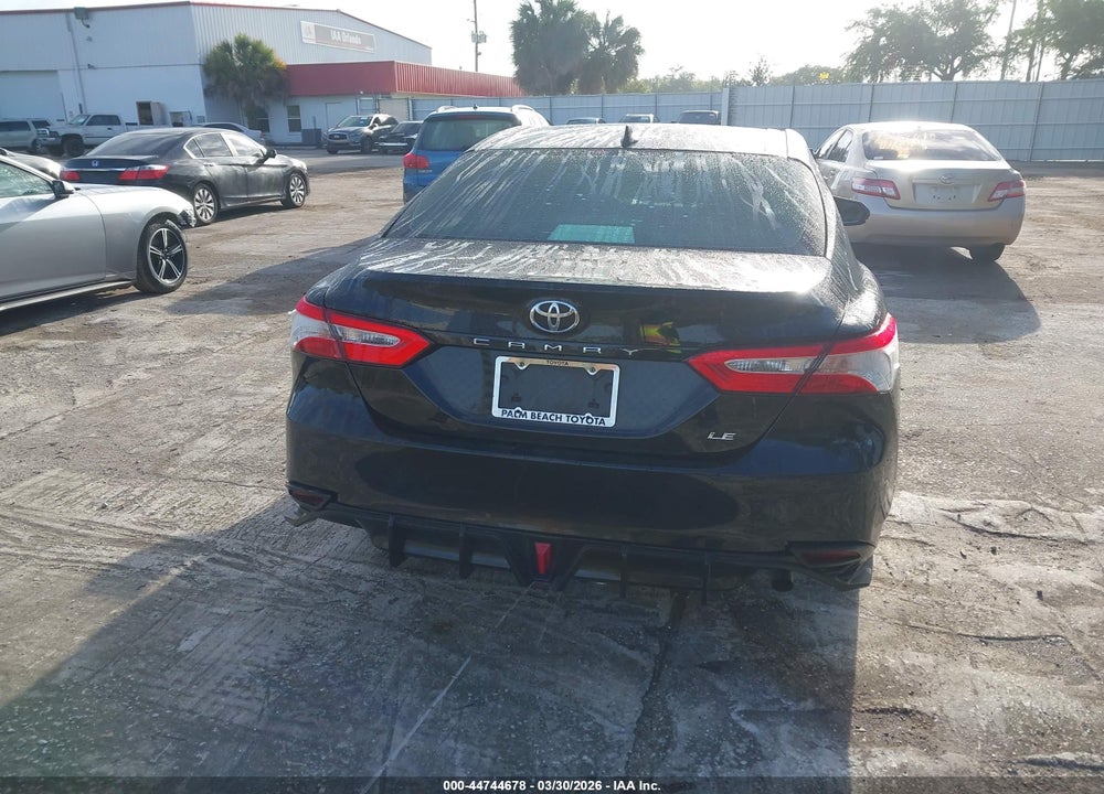 2019 TOYOTA CAMRY LE VIN: 4T1B11HK0KU734288