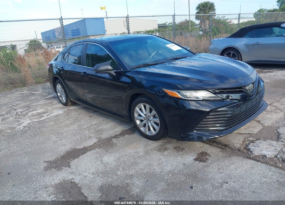 2019 TOYOTA CAMRY LE VIN: 4T1B11HK0KU734288