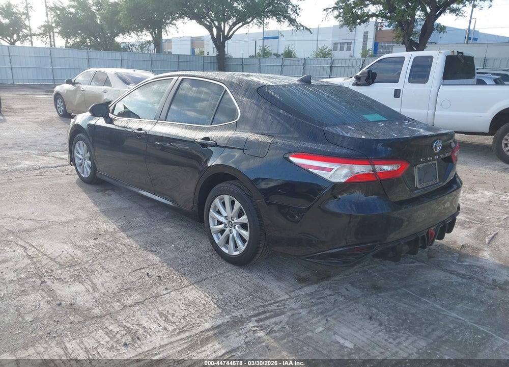 2019 TOYOTA CAMRY LE VIN: 4T1B11HK0KU734288