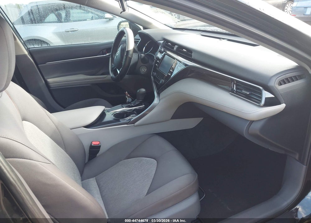 2019 TOYOTA CAMRY LE VIN: 4T1B11HK0KU734288