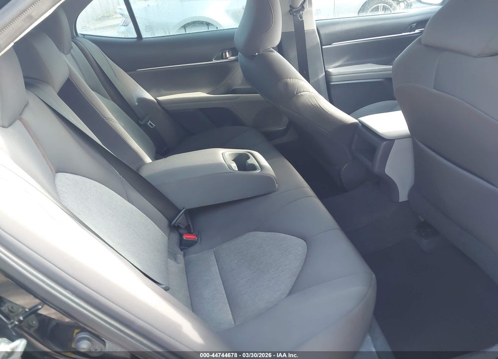 2019 TOYOTA CAMRY LE VIN: 4T1B11HK0KU734288