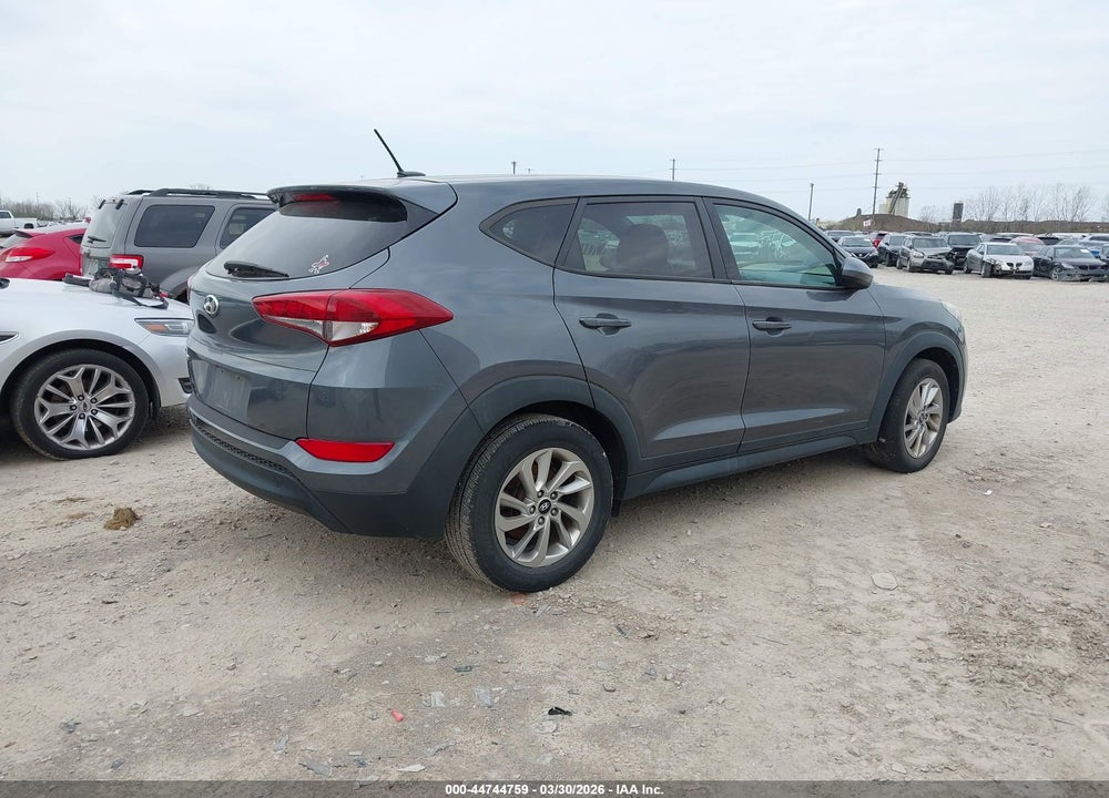 2016 HYUNDAI TUCSON SE VIN: KM8J23A45GU212084