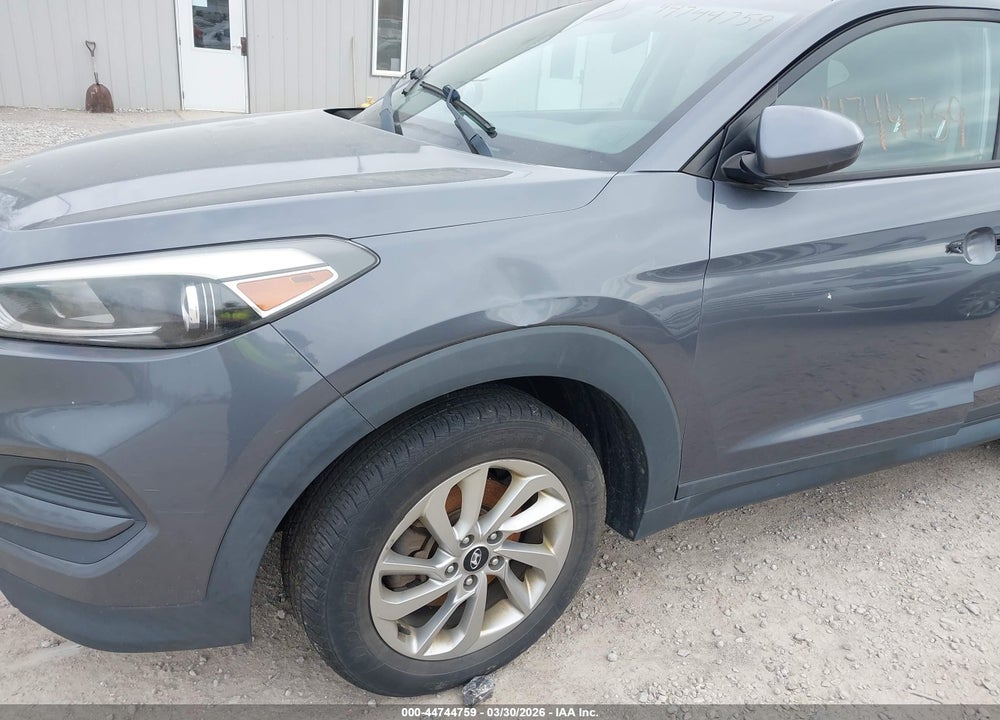 2016 HYUNDAI TUCSON SE VIN: KM8J23A45GU212084