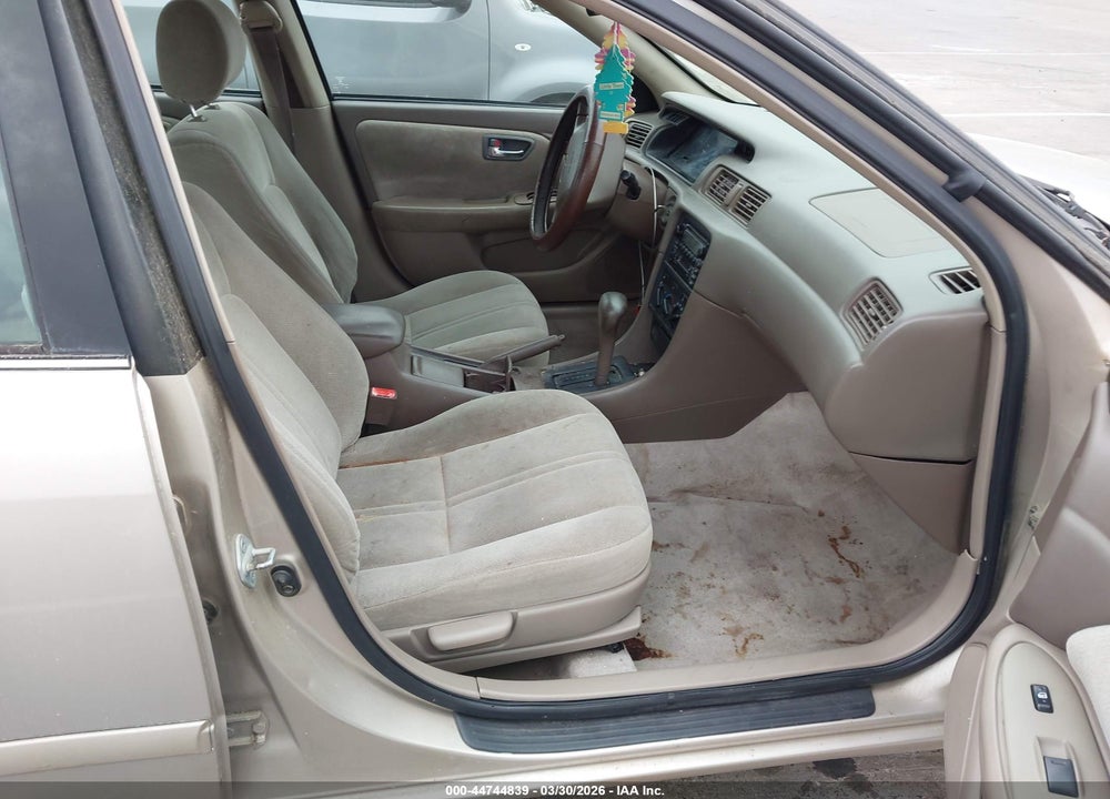 2001 TOYOTA CAMRY CE VIN: 4T1BG22K11U772270