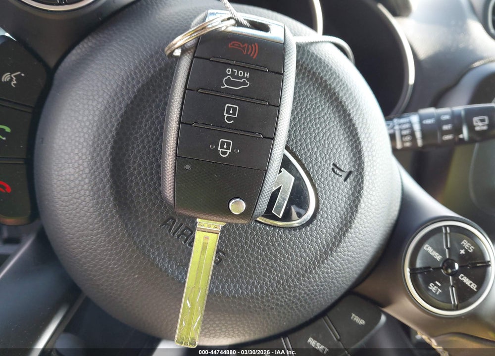 2016 KIA SOUL + VIN: KNDJP3A52G7401708