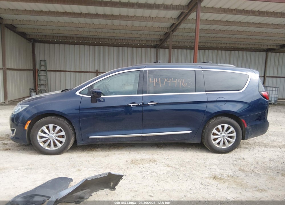 2017 CHRYSLER PACIFICA TOURING-L VIN: 2C4RC1BG2HR657866