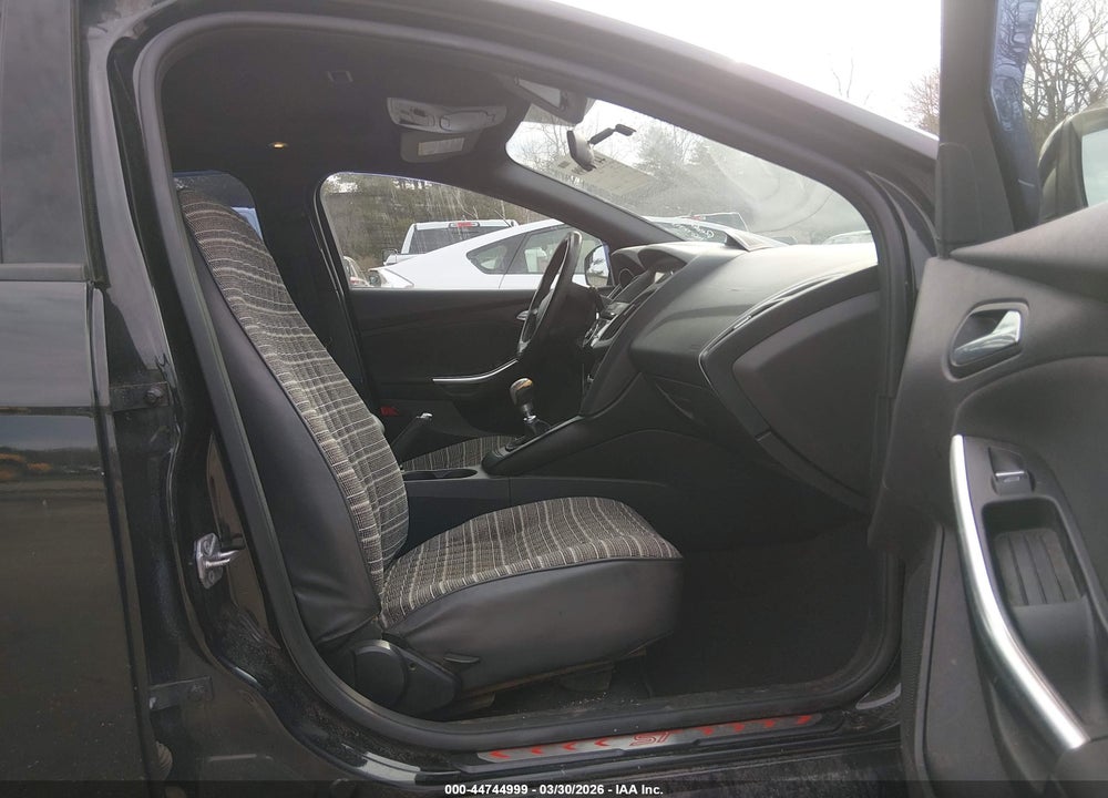 2014 FORD FOCUS ST VIN: 1FADP3L90EL365962