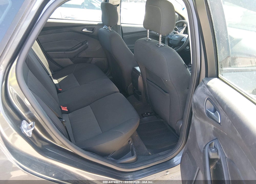 2018 FORD FOCUS SE VIN: 1FADP3K24JL330579