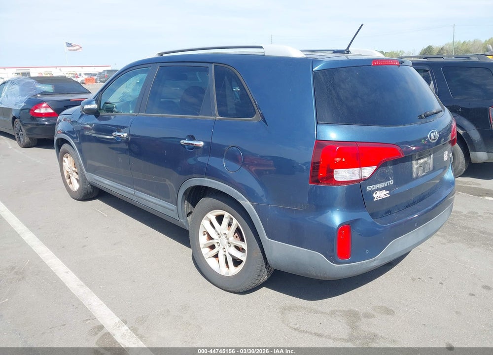 2015 KIA SORENTO LX VIN: 5XYKT4A63FG592152