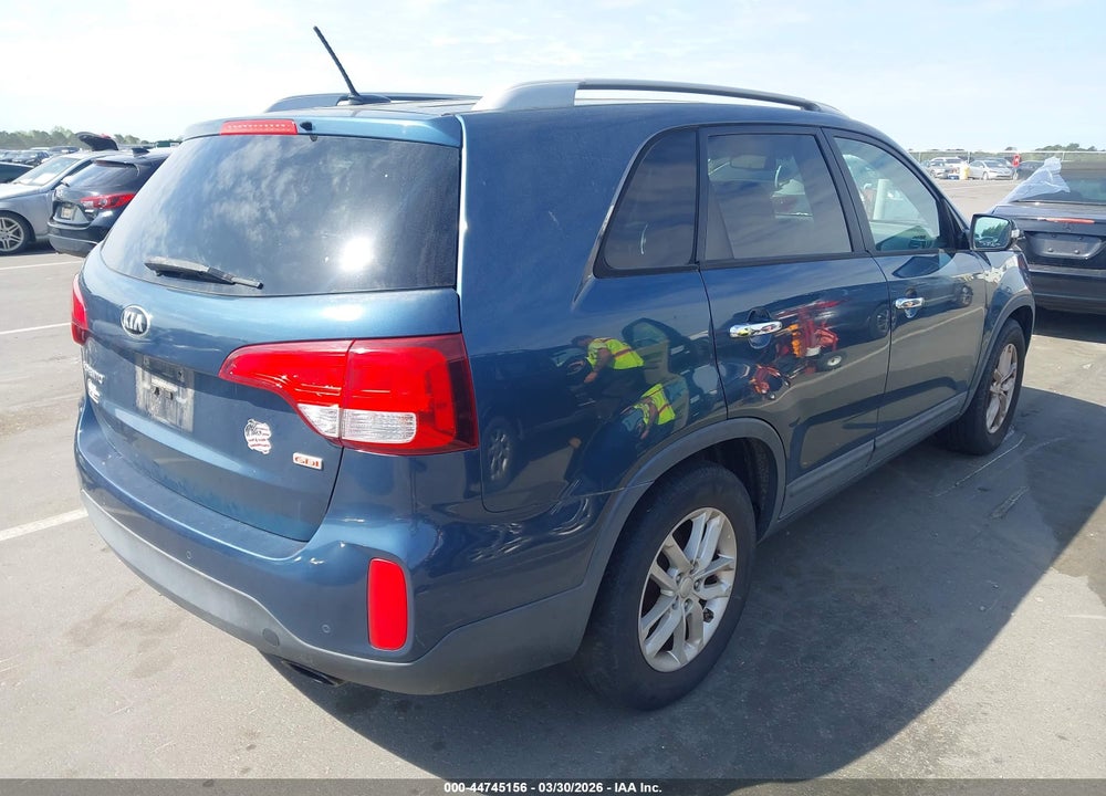 2015 KIA SORENTO LX VIN: 5XYKT4A63FG592152