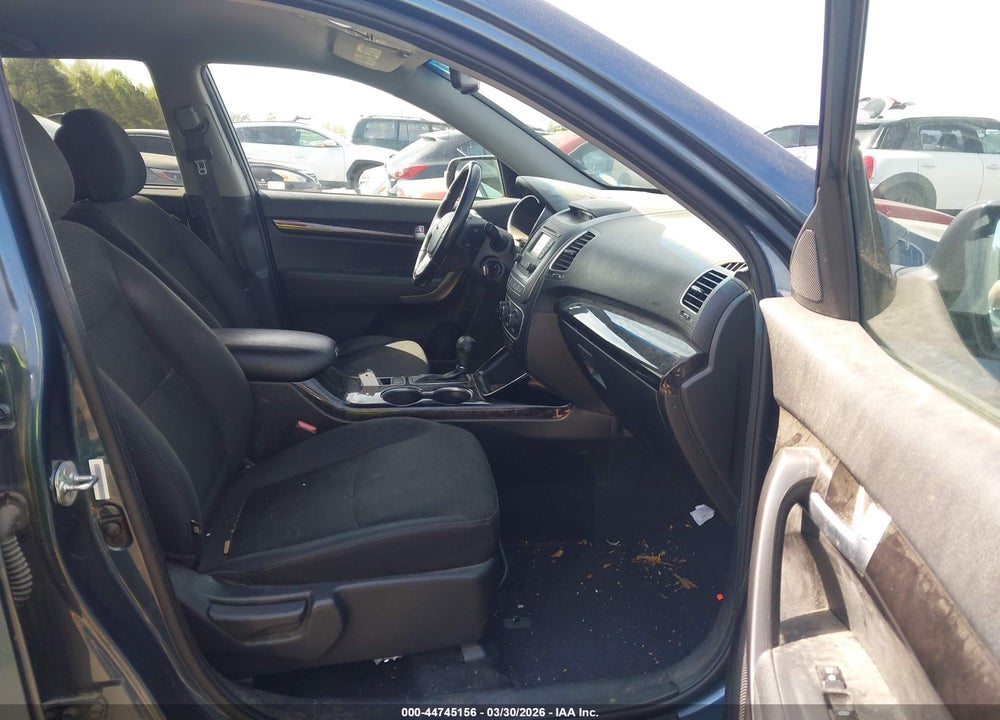 2015 KIA SORENTO LX VIN: 5XYKT4A63FG592152
