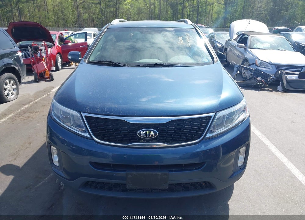 2015 KIA SORENTO LX VIN: 5XYKT4A63FG592152