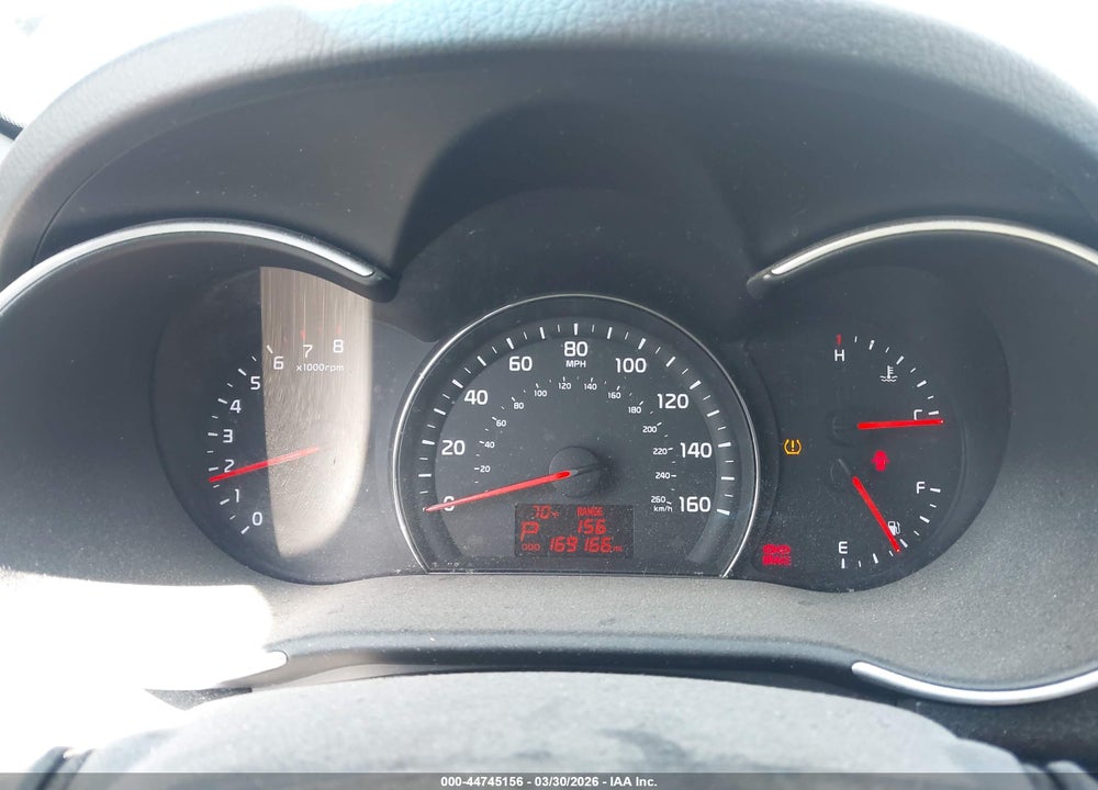 2015 KIA SORENTO LX VIN: 5XYKT4A63FG592152