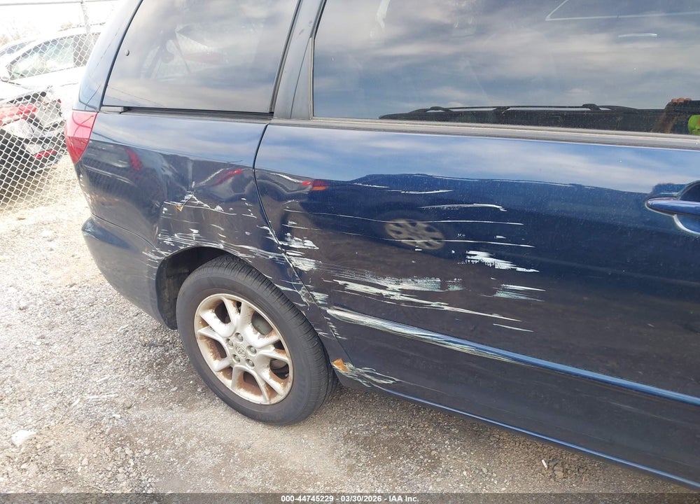 2005 TOYOTA SIENNA XLE VIN: 5TDZA22C65S262892