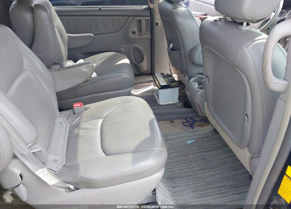 2005 TOYOTA SIENNA XLE VIN: 5TDZA22C65S262892