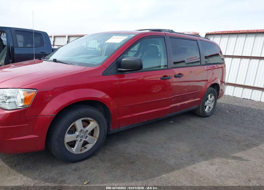 2008 CHRYSLER TOWN & COUNTRY LX VIN: 2A8HR44H38R601400