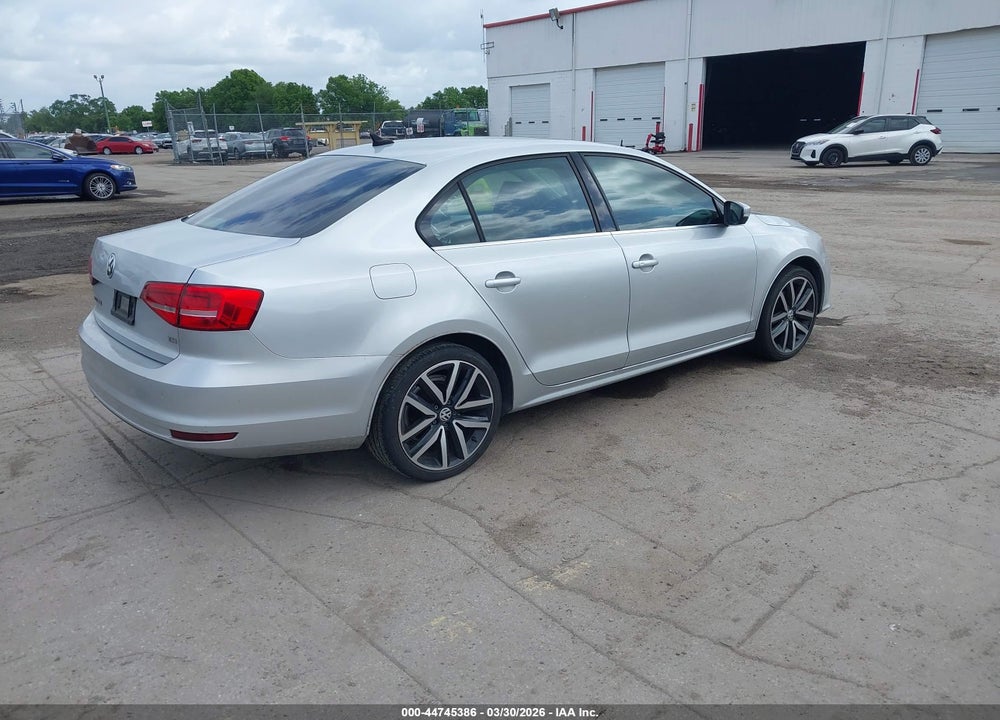 2015 VOLKSWAGEN JETTA 1.8T SE VIN: 3VWD07AJXFM227569