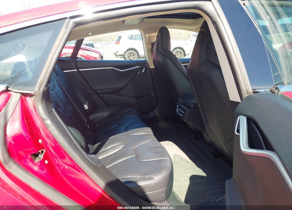 2013 TESLA MODEL S VIN: 5YJSA1CN1DFP24709