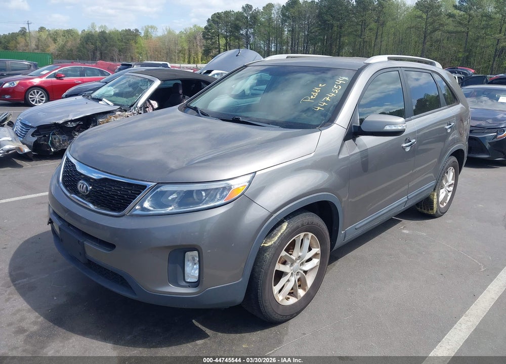 2015 KIA SORENTO LX VIN: 5XYKT3A65FG573063