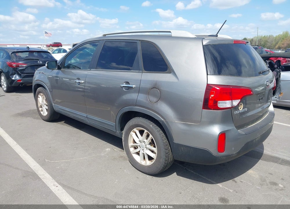 2015 KIA SORENTO LX VIN: 5XYKT3A65FG573063